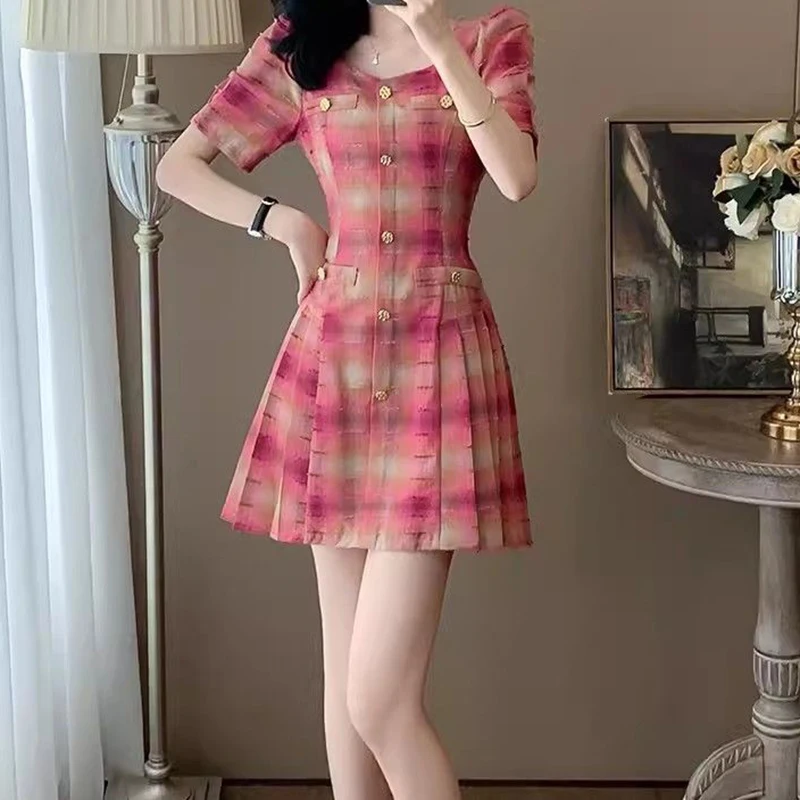 

Pink small fragrance dress female 2024 summer new French high-grade chic plaid temperament waist slim fashion dress.