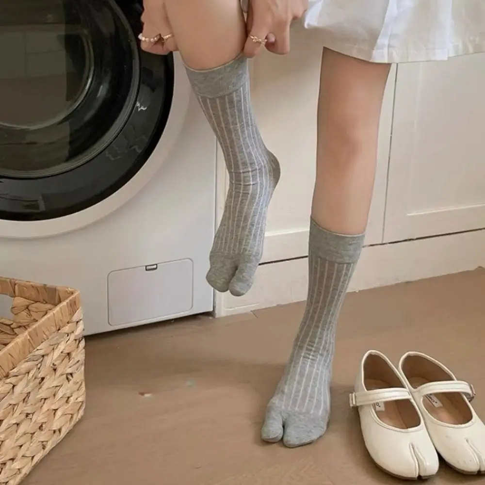 Calcetines de algodón peinado con punta dividida para mujer, medias cómodas a rayas de Color sólido, suaves, de dos dedos, estilo Harajuku japonés, Tabi Sox de alta calidad