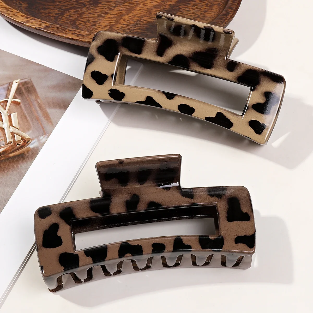 

2 Pcs Hair Claw Clips for Thin Hair,4.1 In Leopard Hair Clips Non-Slip Ponytail Barrette,Strong Hold Banana Clips for Women Girl