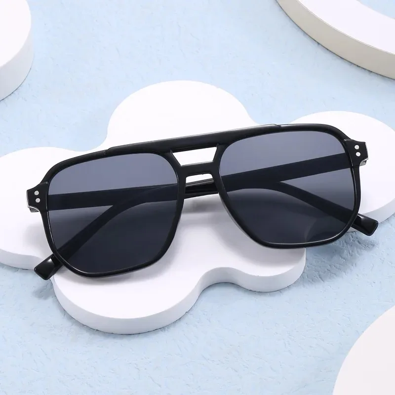 New Retro Fashion Women Fashion Shades Glasses Vintage Square Metal Frame Unisex Sunglasses Outdoors Anti Glare Eyewear