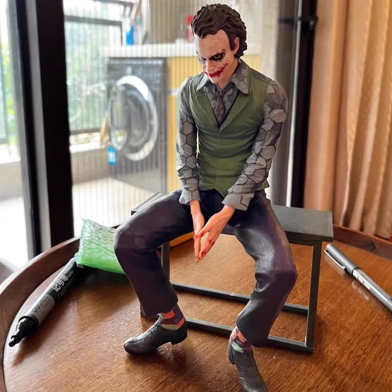 Figura de Joker Heath Ledger para niños, muñeco de payaso sentado, colgante de techo trasero, adornos exteriores para coche, juguetes para niños