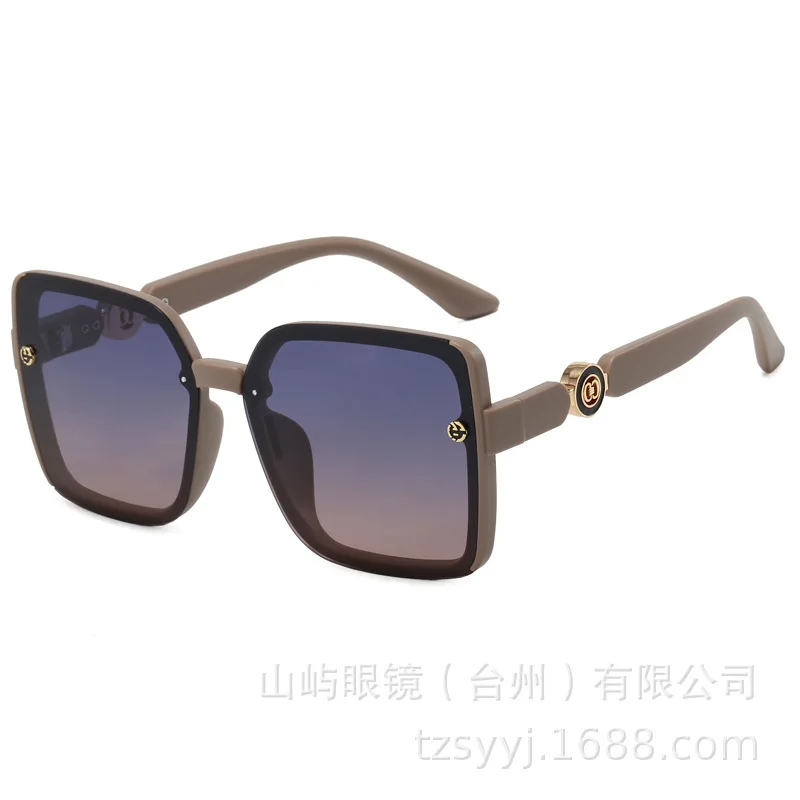 نظارات شمسية مستقطبة على الموضة جديدة لعام 2025 للنساء بإطار مربع كبير للتخسيس وحماية من الأشعة فوق البنفسجية عصرية رائجة البيع ومتعددة الاستخدامات ​