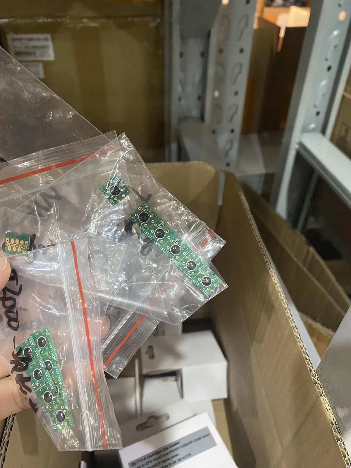 

Чип картриджа T6941-T6945 для принтера Epson SureColor T3000 T5000 T7000 T3070 T5070 T7070 T3200 T5200 T7200 T3270 T5270 T7270