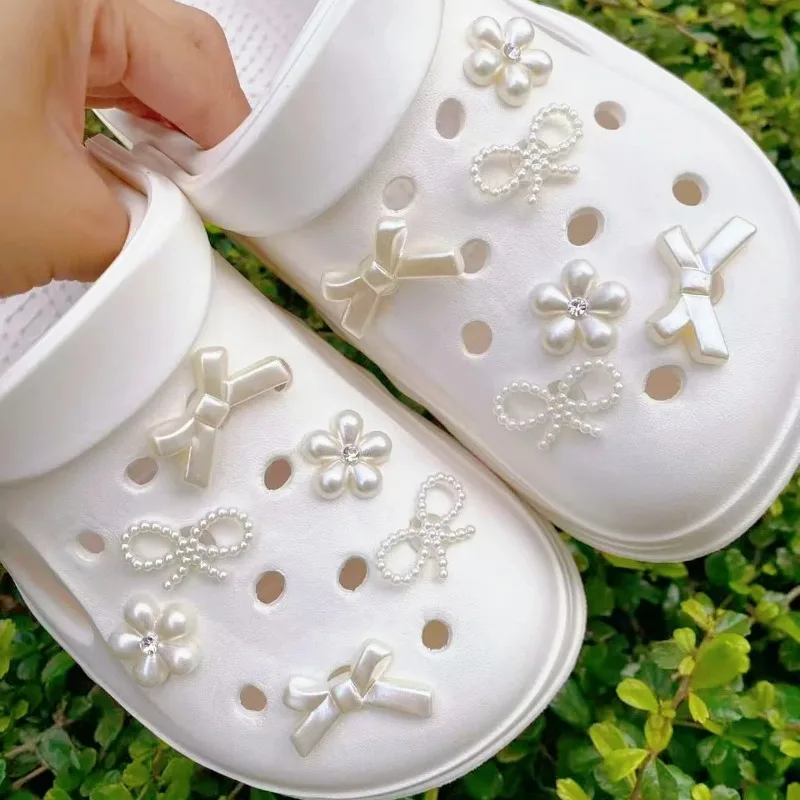 Modische Schuh-Charms mit Perlen, Schleifen und Blumen für Clogs, Niedliche Schuh-Accessoires als Dekoration und Geschenk für Mädchen – Detail 10