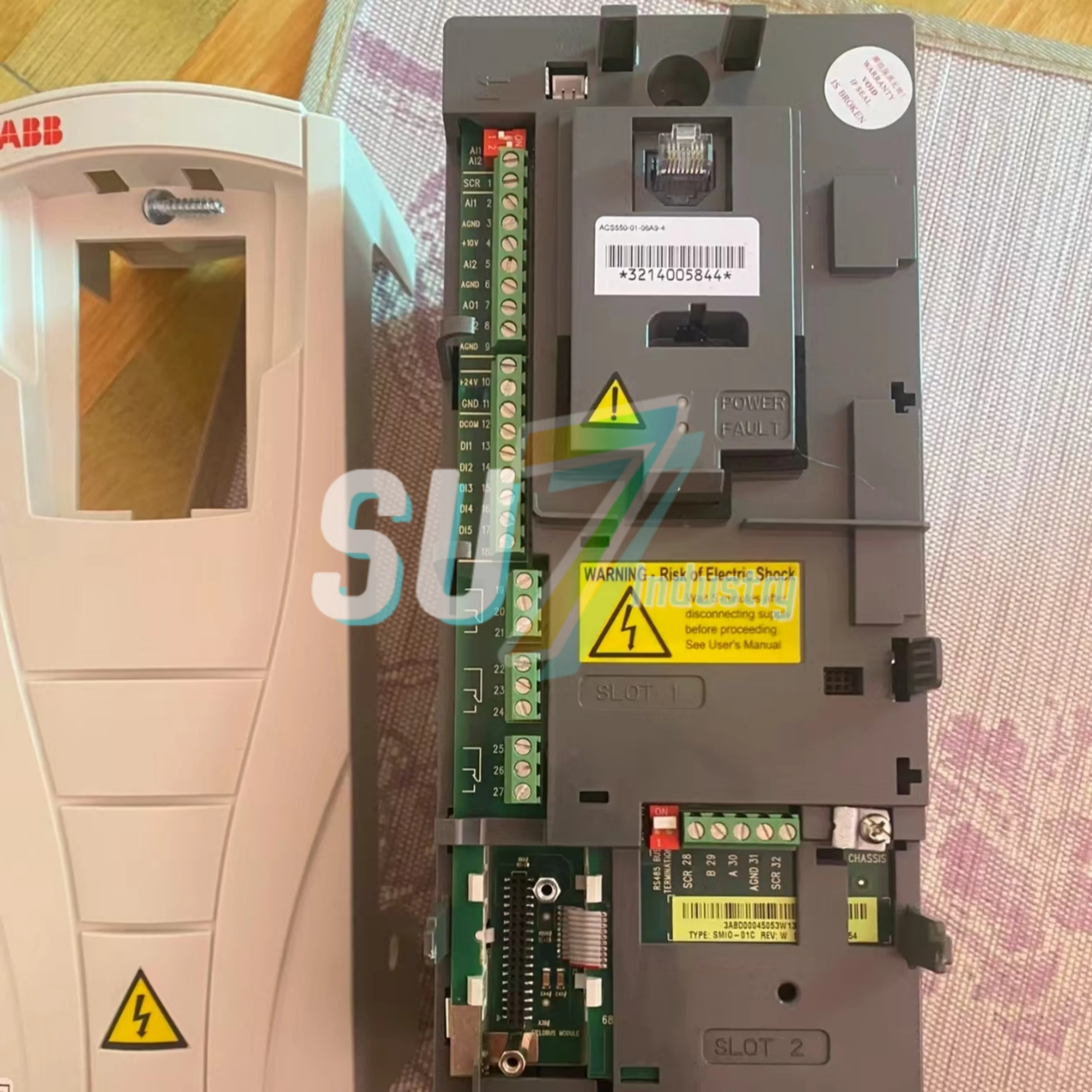 倉庫内新入荷 ACS550-01-05A4-4 ACS550-01-06A9-4 インバータ