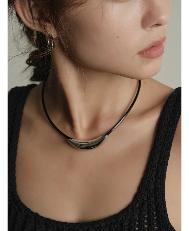 GHIDBK Non Tar Stainless Steel PU Skin Snake Chain Irregular Tube Choke Ring Women\'s Necklace Simple and Thick