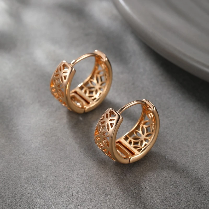 

New Light Luxury Fashion Simple Earnail Hollow Flower Versatile Jewelry Easter Earrings for Women