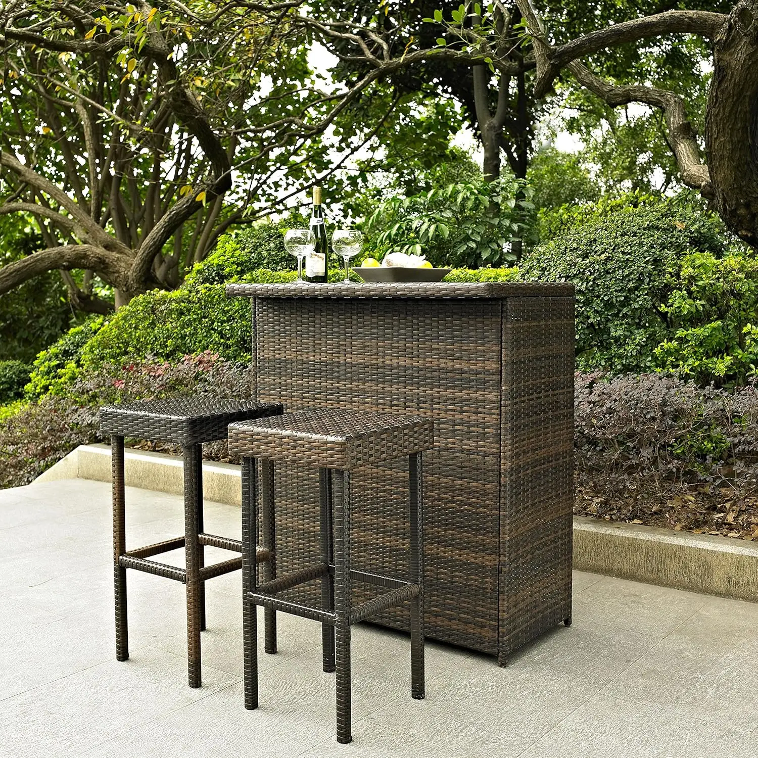 طقم بار خارجي من Crosley Furniture Palm Harbour مكون من 3 قطع مع مقعدين للفناء الخلفي والفناء والسطح والشرفة والبني