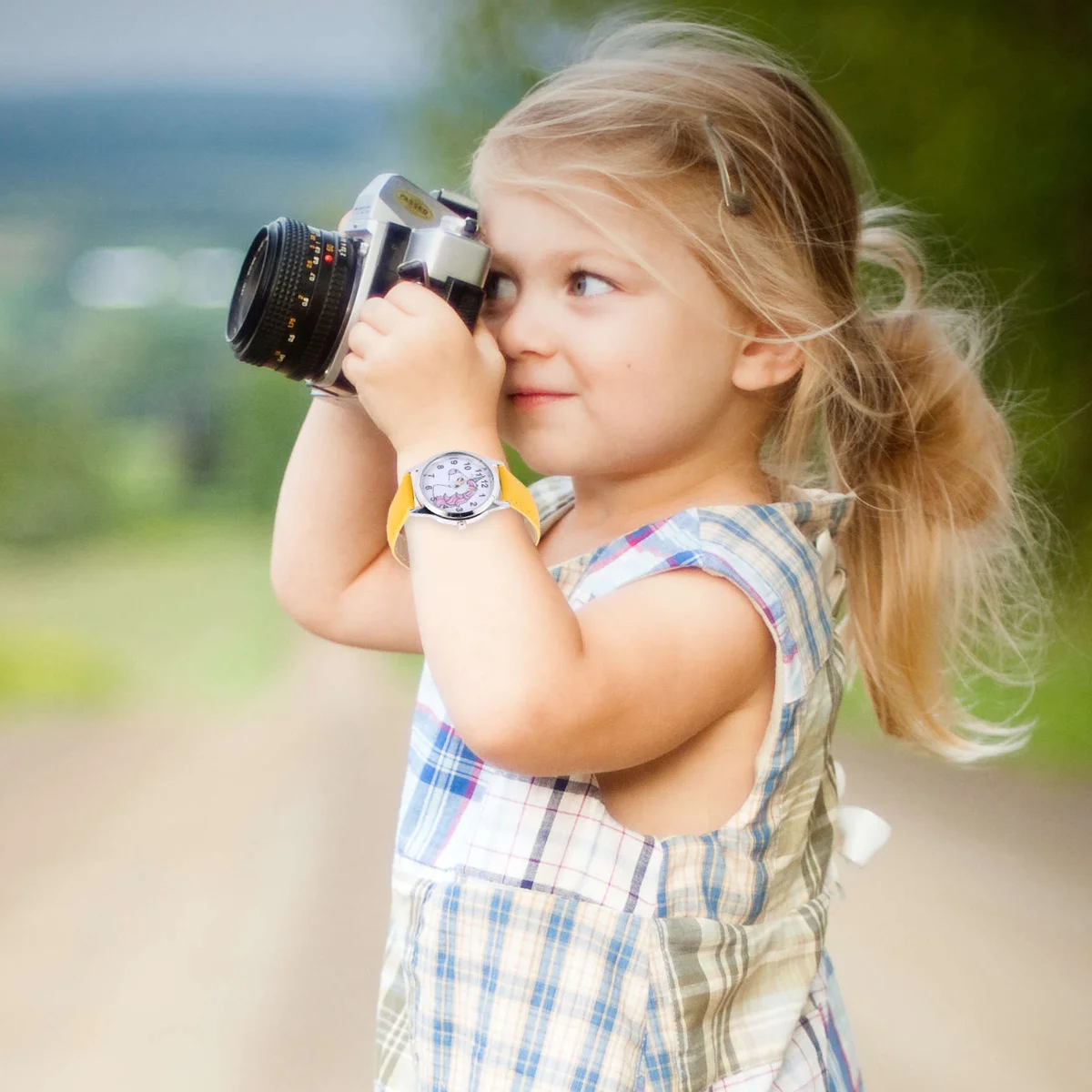 ساعة أطفال بنمط وحيد القرن بسوار أصفر كارتوني كوارتز ساعة يد بحزام قابل للتعديل هدية عيد ميلاد للأطفال
