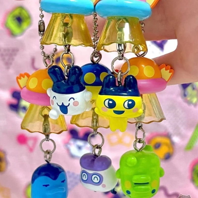 

Коллекционная игрушка-подвеска Bandai Tamagotchi первого поколения: НЛО с плавающим дизайном, в форме космического корабля, с красивым дизайном «Большой рот», в форме яйца-сюрприза