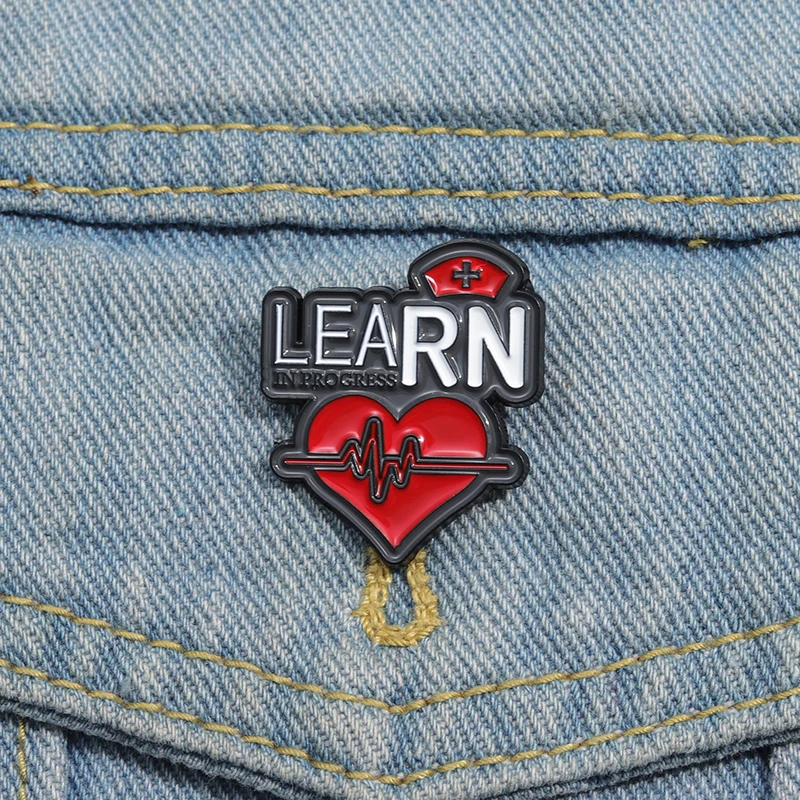 Black Heart Letters Enamel Brooch Creative I Love Lying I Love EMO Boys Metal Badge Punk Round Lapel Pins Jewelry Gifts For Kids