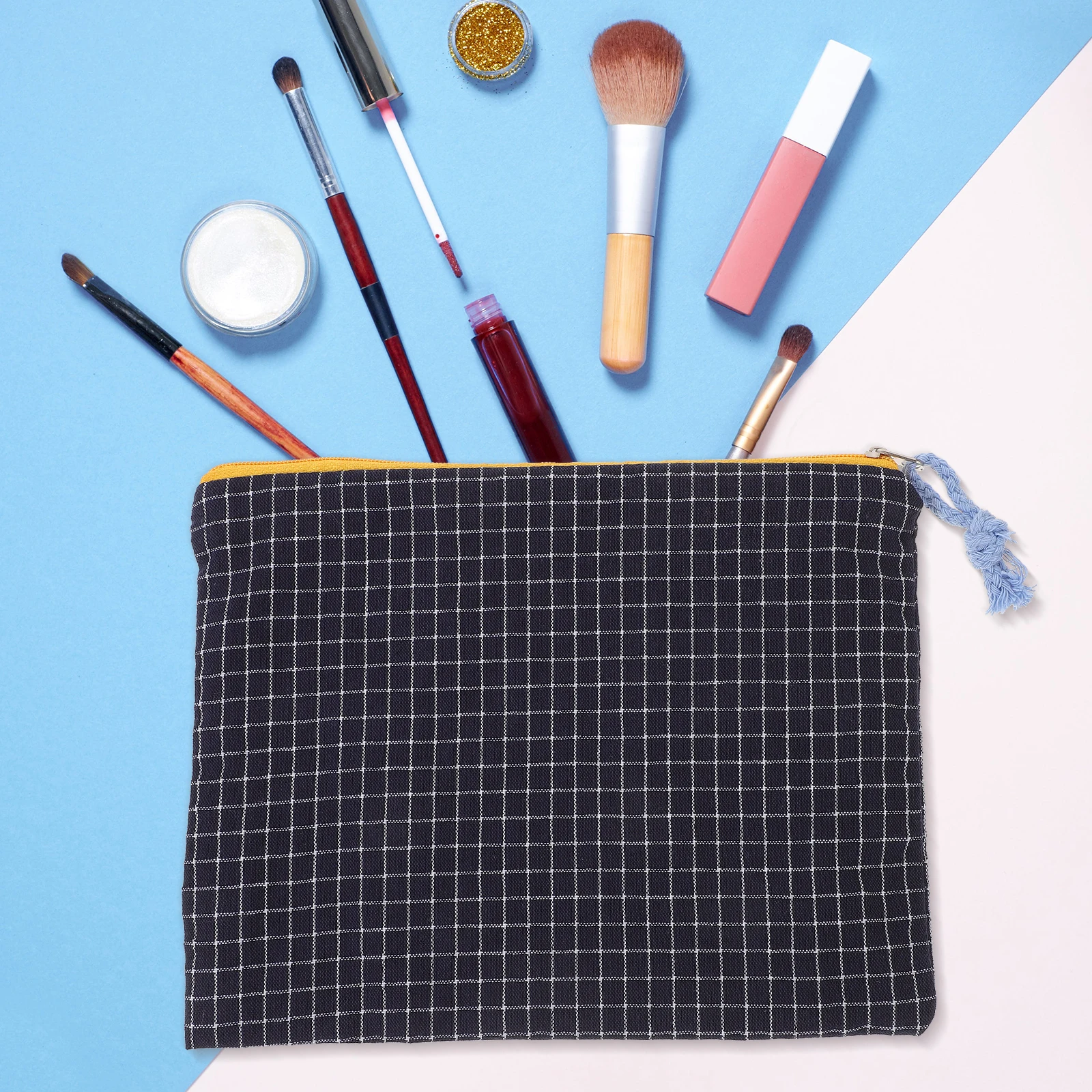 

Portable 1Pc Makeup Bag Large Capacity Blue Grid Retro Travel Toiletry Pouch For Women Cosmetics Container Storage