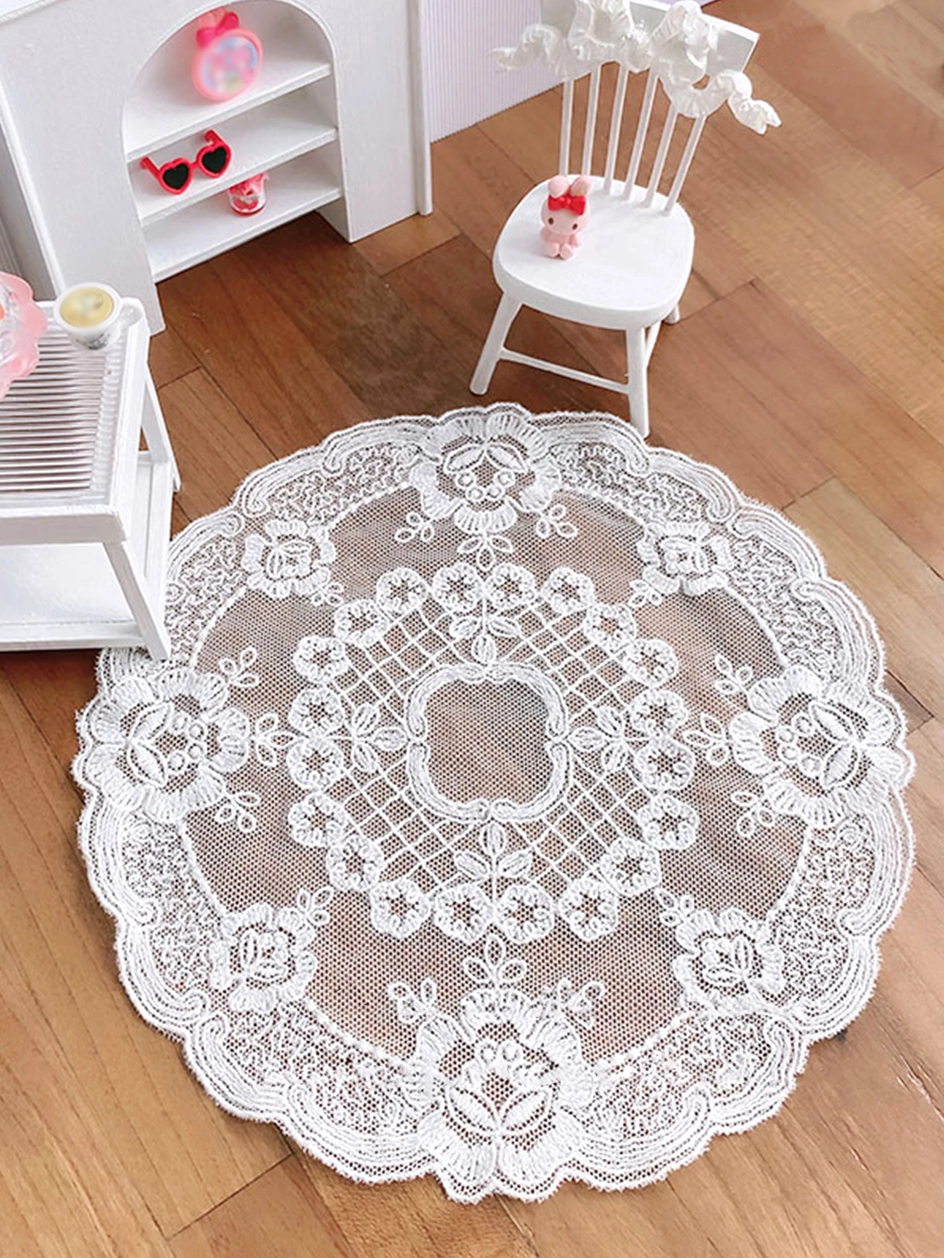 1 Pcs 18cm Dollhouse Miniature Lace Tablecloth & Rug: 1/6 & 1/12 Scale Mini Simulated Pastoral Style Floor Mat, Decorative Model