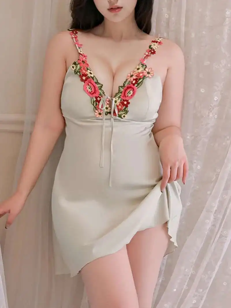 Glatter Eispyjama aus Seide mit tiefem V-Ausschnitt und Brustmatte, reine bestickte Spitze, großes Schlafkleid, elegant, bequem, FRD5