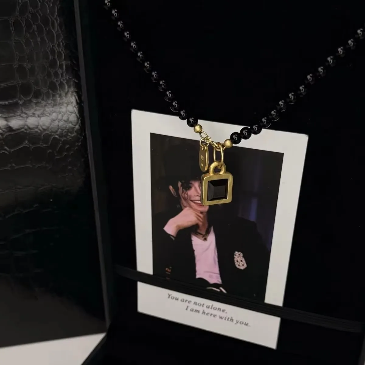 Künstler Sänger Michael Jackson Halskette Rock 'n' Roll Ewiger Klassiker MJ Anhänger Trendiger Charm Punk Schmuck Geschenk für Männer und Frauen – Detail 1