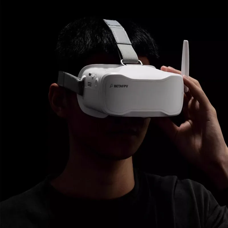

Объектив BETAFPV с имитацией передачи изображения 5.8 для гоночных полетных видеоочков VR03 для полетного дрона в первом обзоре