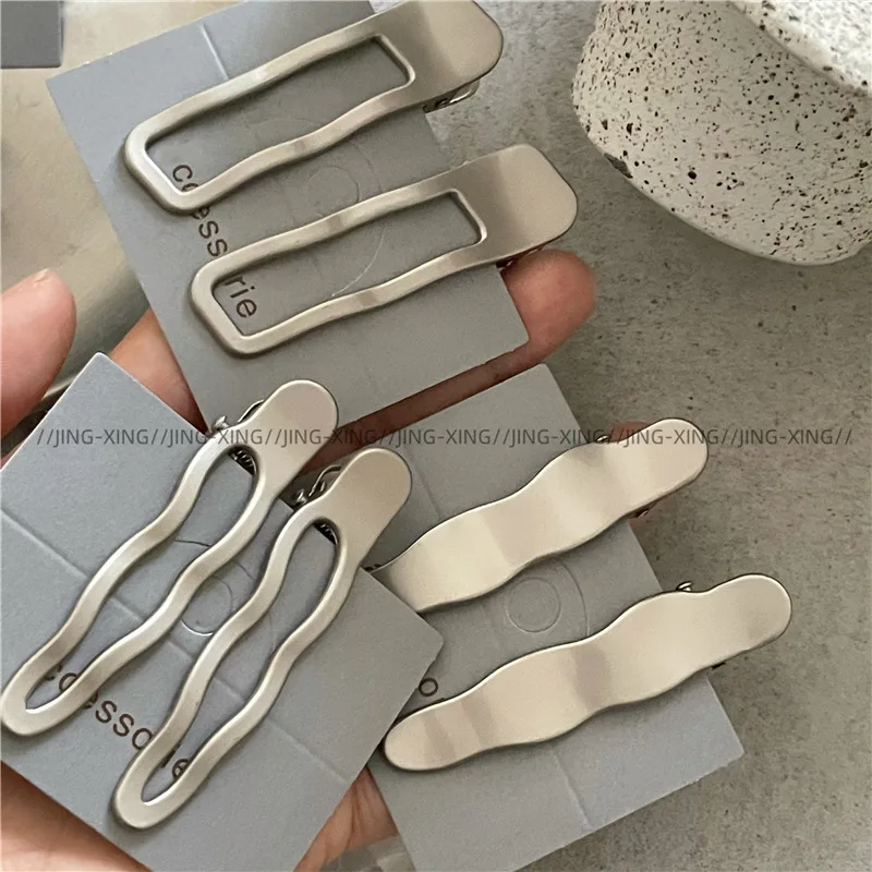 

Серебряные волнистые заколки для волос, 2 шт., геометрические прямоугольные заколки-уточки в форме капли, для фиксации челки, боковые заколки для женщин на каждый день