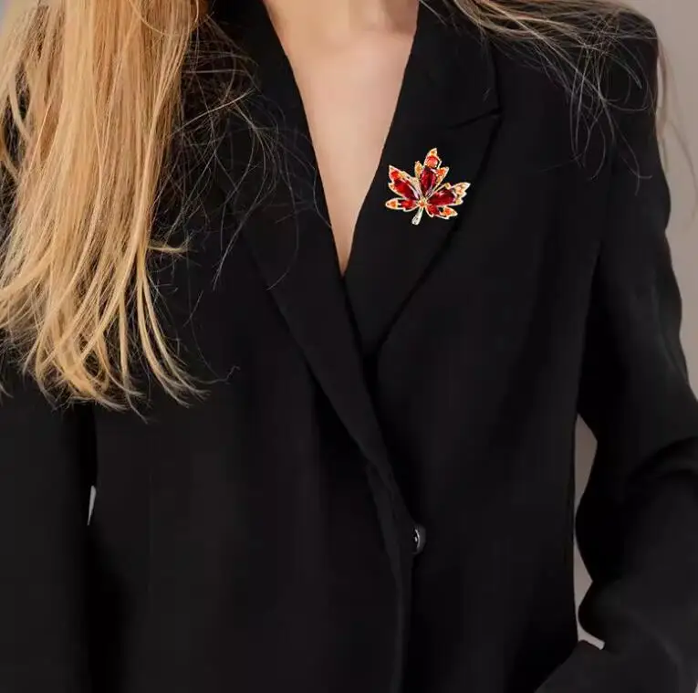 Fashion New Leaf Brooch For Women Lady Luxury Rhinestones Pins Dinner Party Fashion Accessory