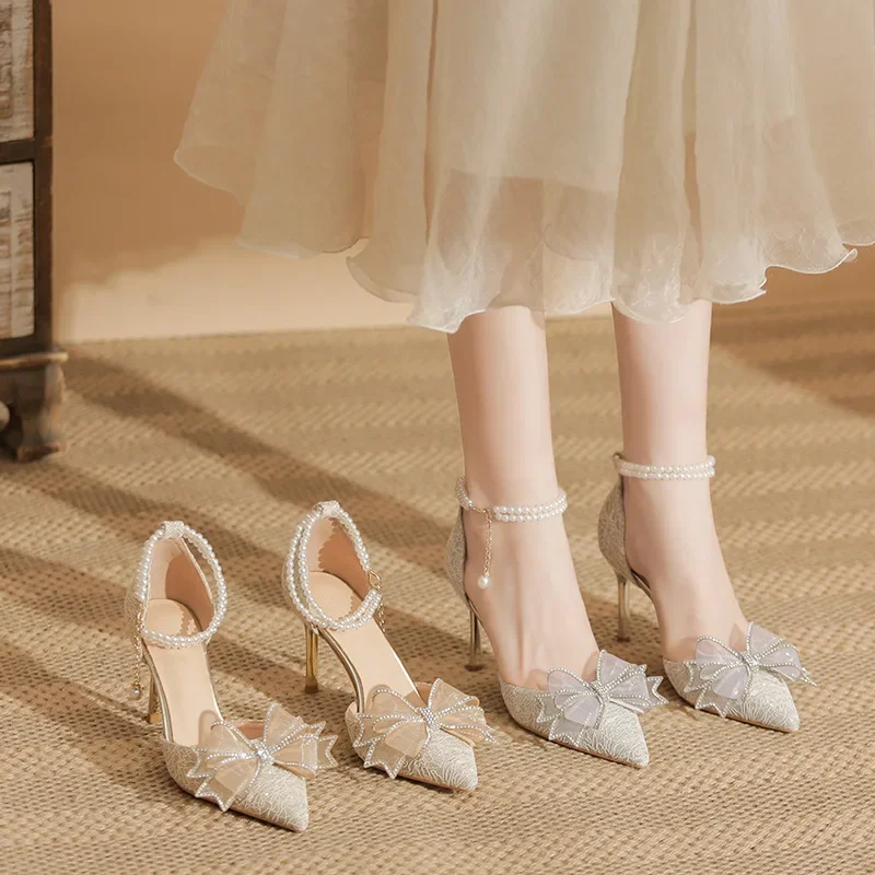 

Размер 31-43, свадебные туфли на высоком каблуке с бантом и жемчугом, модные элегантные свадебные туфли золотого и серебряного цвета для женщин