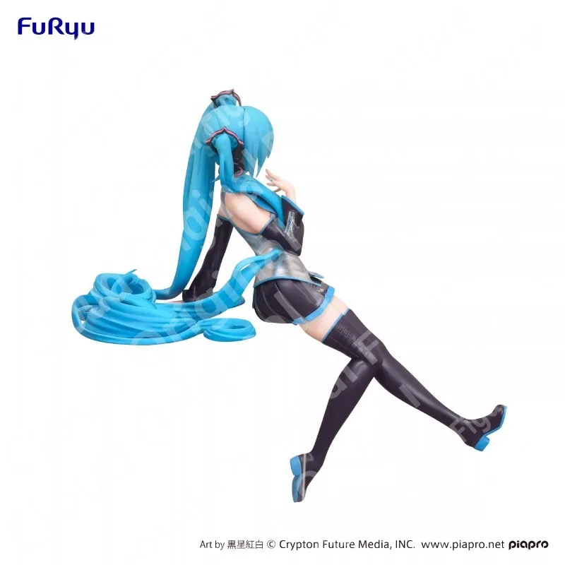 Op voorraad FuRyu Hatsune Miku Black Star Rood Wit Desktop Leuke instant noedels pop animatie Figuur speelgoed cadeau model collectie