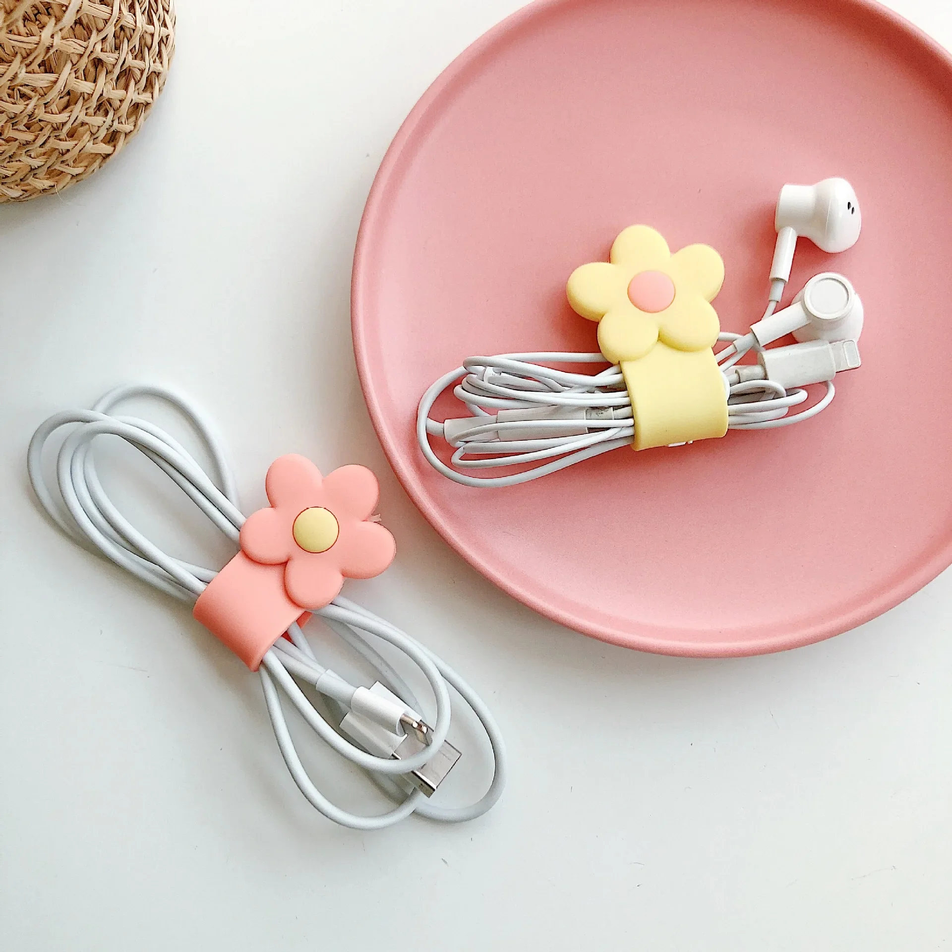 Cute Silicone Flower Cable Organizer for IPhone Data Line Buckle Winder Cable Wire Protector Earphone Wire organizer Cord Holder