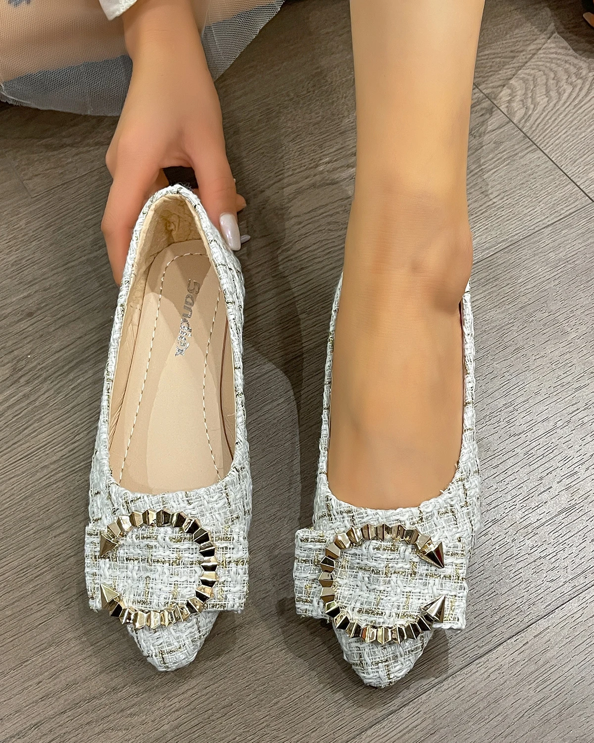 2024 New Spring and Summer Pointed Toe Comfortable Casual Flat Shoes Metal Decoration Shallow Mouth Breathable Women\'s Shoes