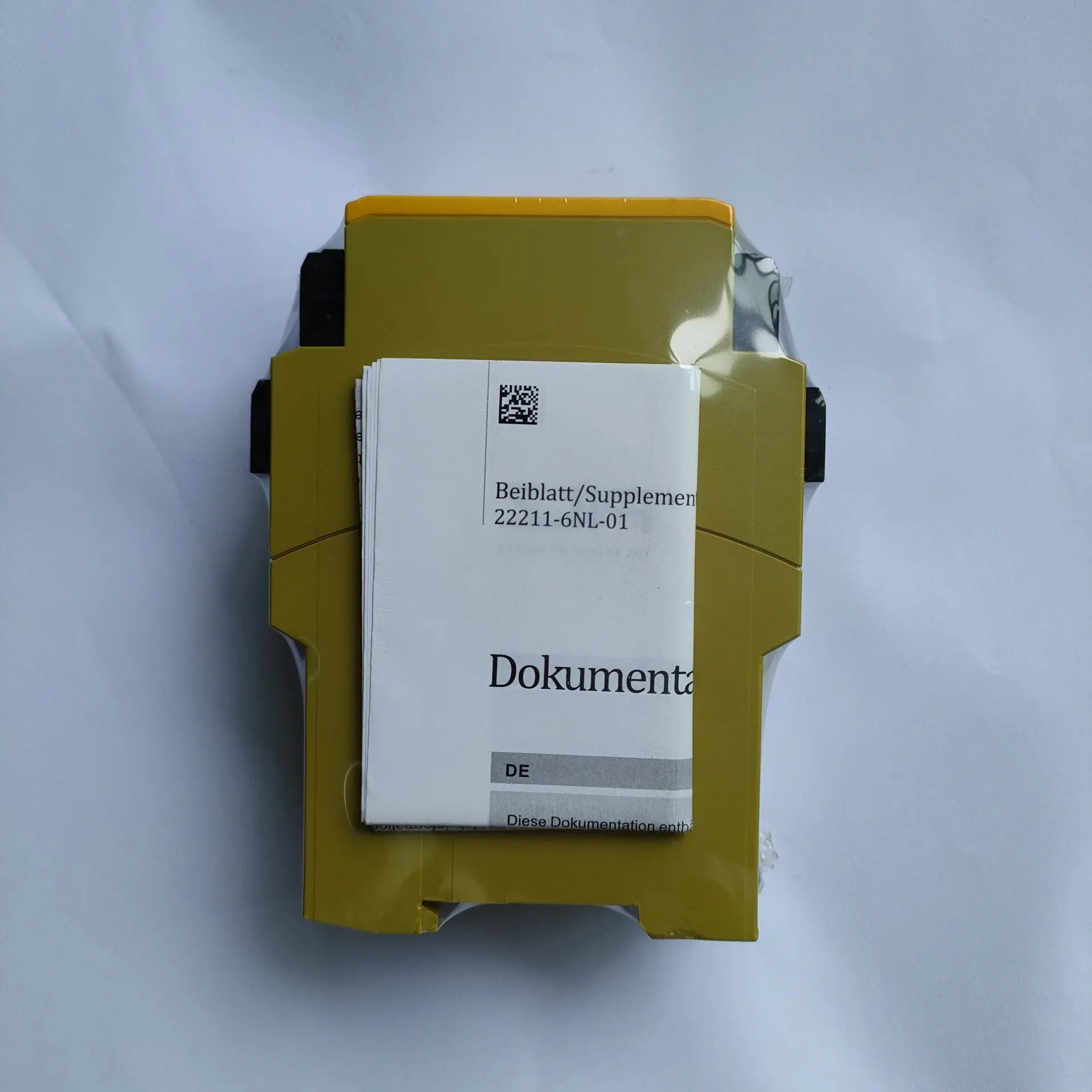New PILZ Pilz safety relay PNOZ XV3P, model 777512