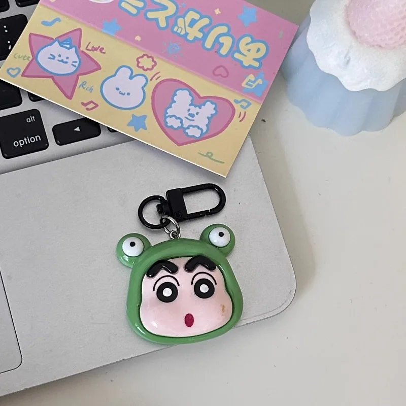 Miniso Kawaii تلوين شين تشان المفاتيح الكرتون أنيمي كيرينغ ظهره الإبداعية مفتاح الملابس والاكسسوارات أنيمي دمية هدية عيد