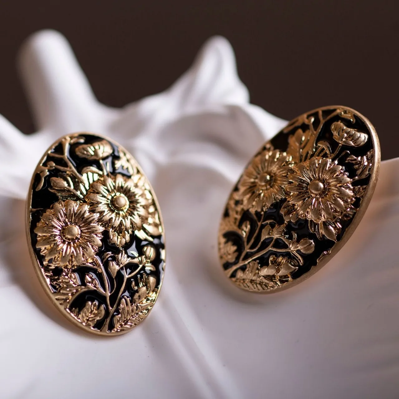 

New medieval exaggerated three-dimensional engraving enamel oil earrings high-grade niche design