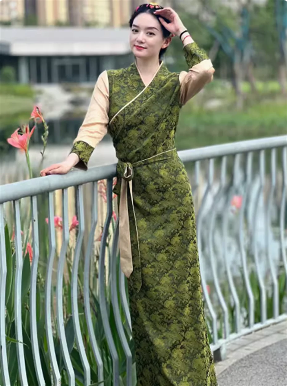 

Tibetan clothing and ethnic style