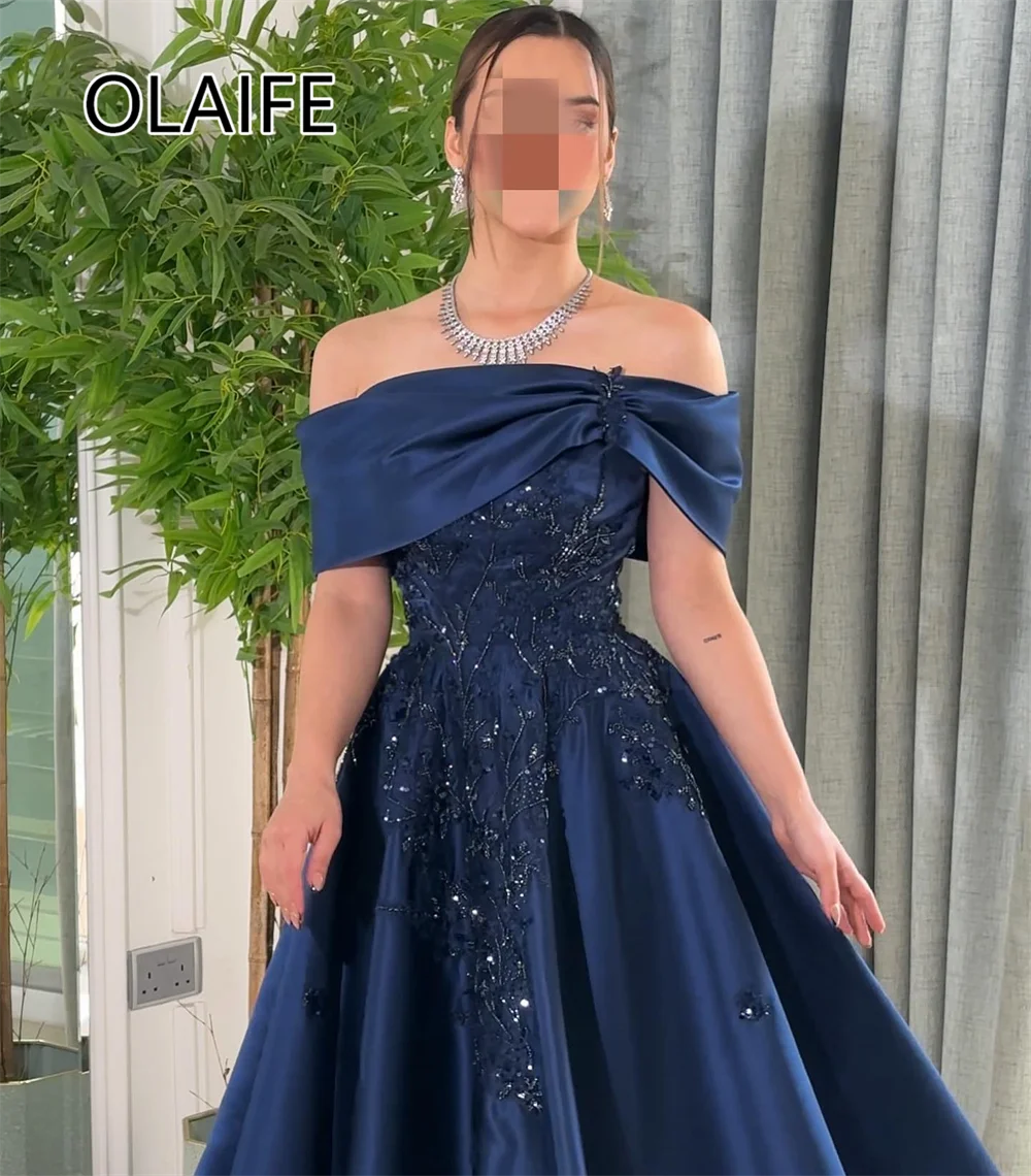 Glamorous Boat Collar Satin Pleated Formal Evening Party with Sequins Lace A-line Backelss Prom Gown with Court Customized