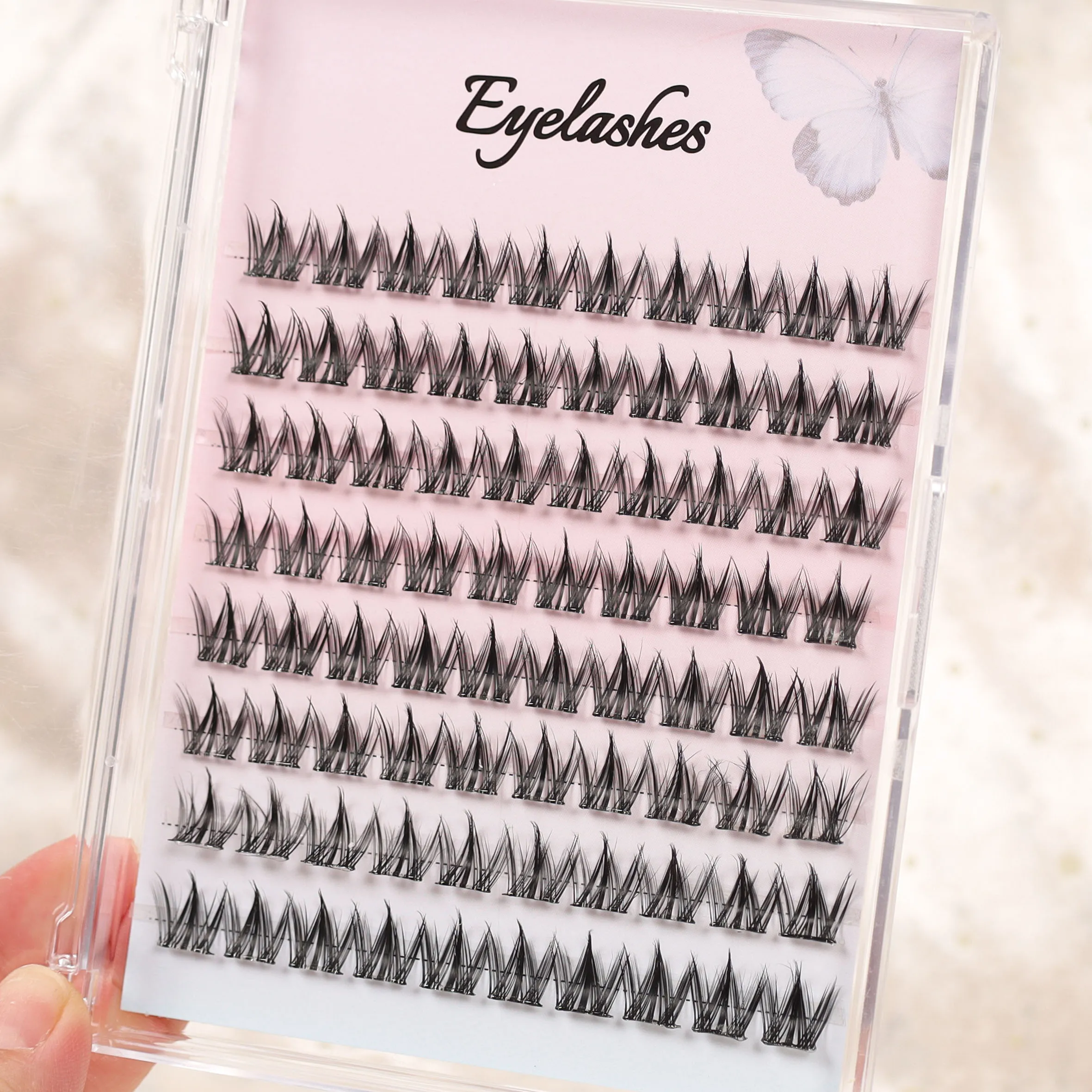 Una caja de 80 pestañas autoadhesivas sin pegamento, rizadas y delgadas en forma de perro, pestañas finas naturalmente espesadas de 12 mm que