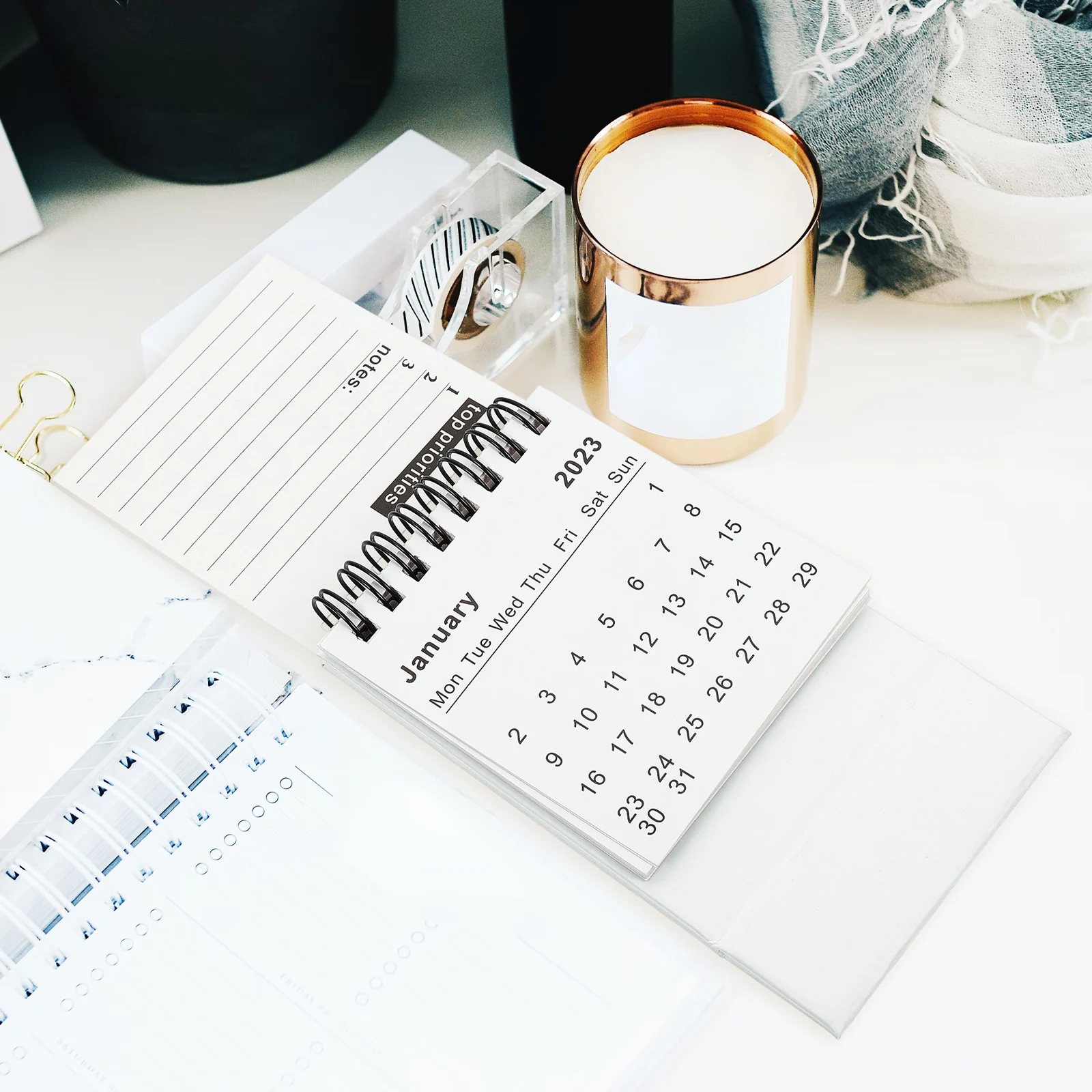 

Mini Desk Calendar Steady Bracket Cute Office Decor Unique Table Coil Desktop Tear Paper Flip Small Creative Classic Design