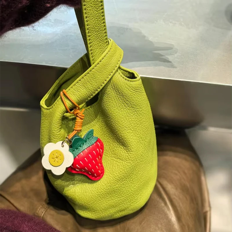 Bolso tipo cubo de cuero de calidad para mujer, bolso de hombro tipo bandolera, estera de lujo, sensación de alta gama, cesta de verduras, bolso puro de tendencia a la moda