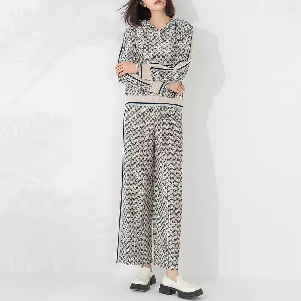 A two-piece suit for women Miyake Pleated Fashion loose hoodie print hoodie + nine-point straight pants