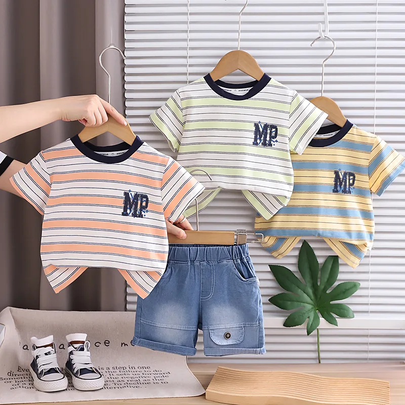 

Новые летние комплекты одежды для маленьких мальчиков, модные хлопковые детские футболки в полоску с принтом + джинсовые шорты, комплект из 2 предметов, детская одежда для детей 1-5 лет