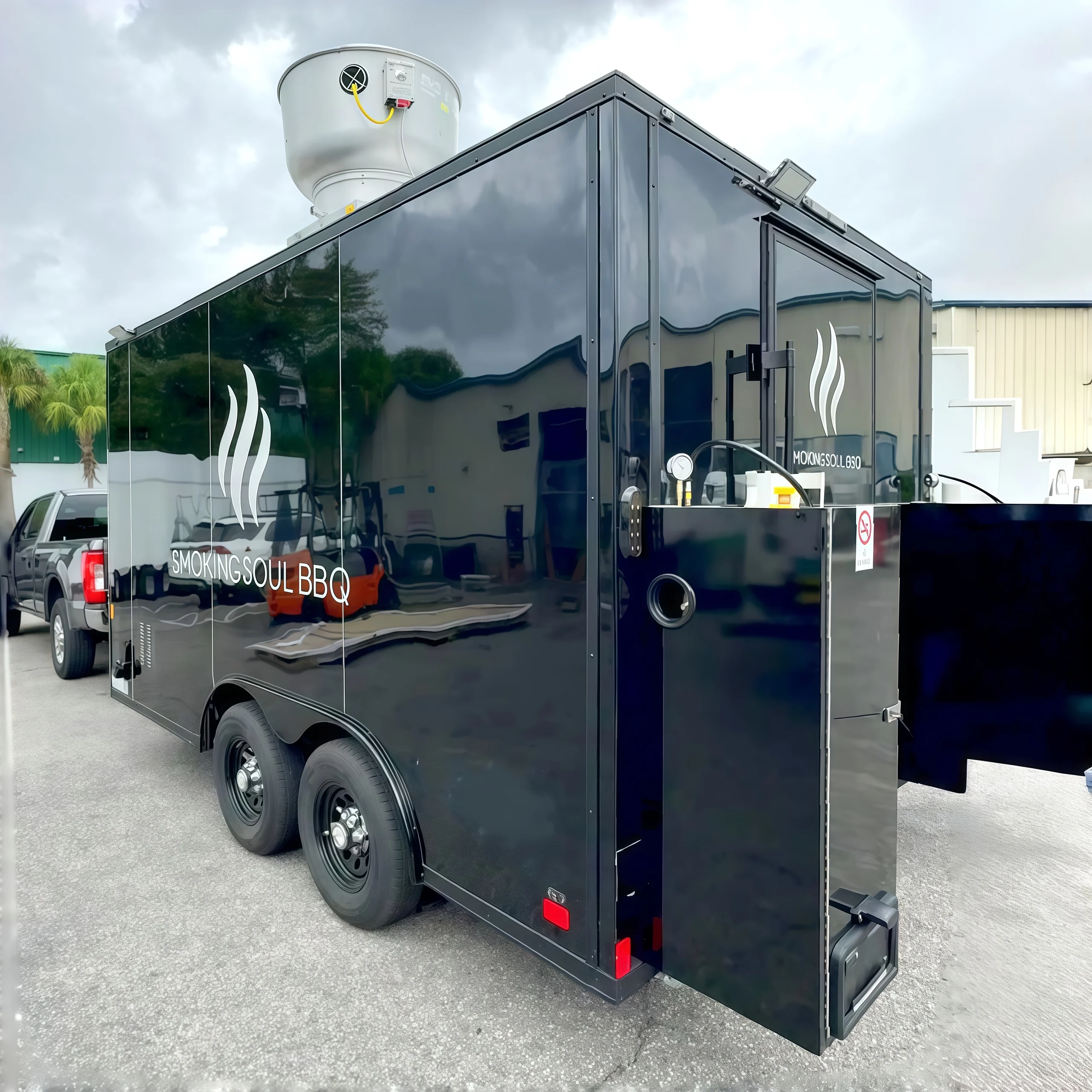 Custom Size Stainless Steel Mobile Kitchen Food Truck with Ice Cream & Snack Food Trailer for Outdoor Use