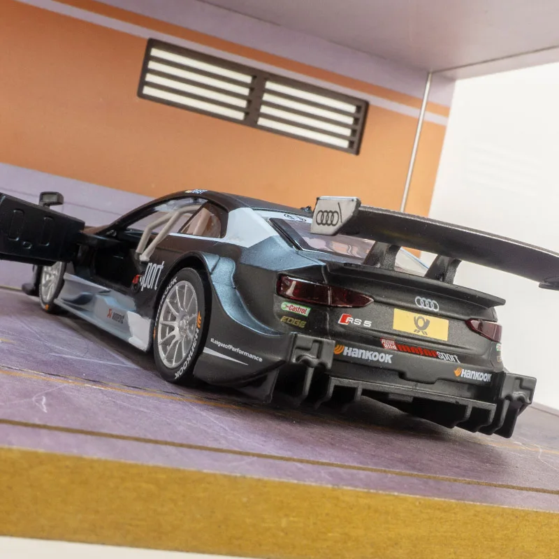 CCA 1:32 AUDI RS5 DTM coche de rally de aleación modelo tirar hacia atrás las puertas de coches de juguete acústico-óptico para niños se pueden abrir mano de obra fina