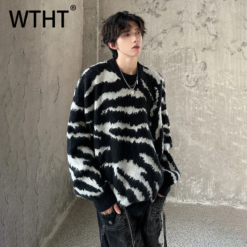 WTHT Trendy Men‘s Striped Contrast Color Knit Casual Sweater Fashion 2025 Autumn Round Collar Long Sleeves Pullover Male 2A2157