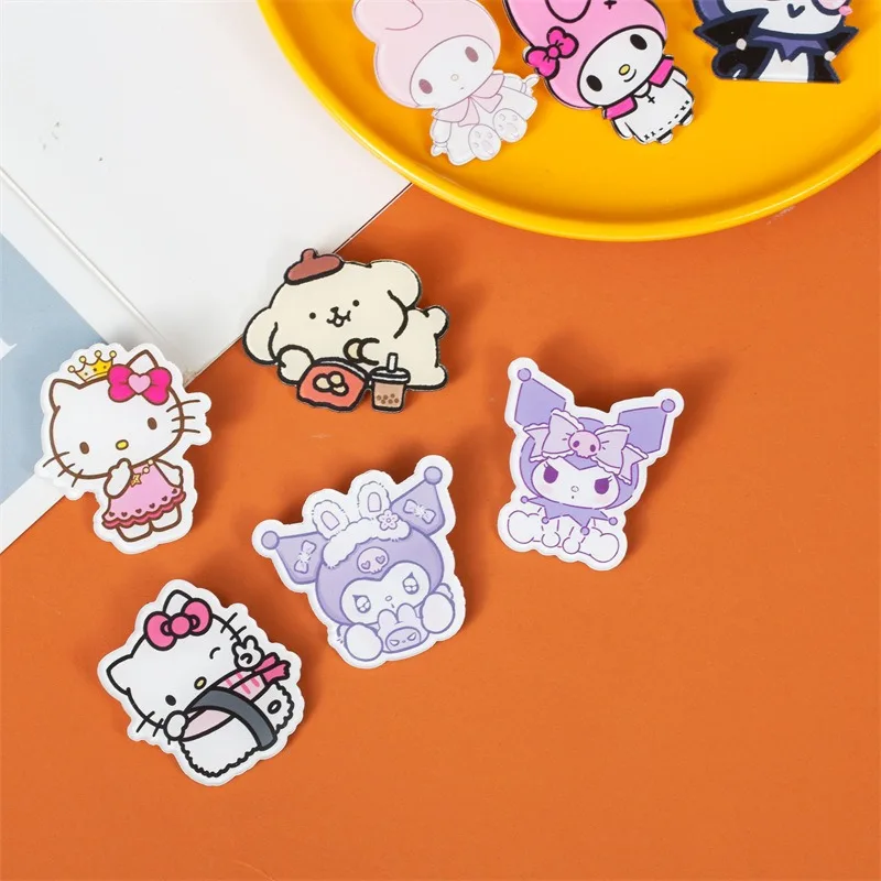 Sanrio broche de dibujos animados de Hello Kitty, figuras de acción de Anime, My Melody, Kuromi, Cinnamoroll, alfileres de solapa, mochilas,