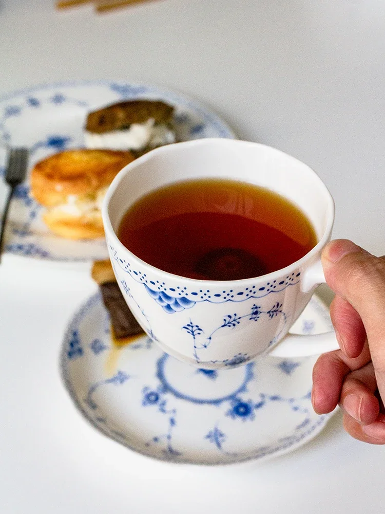 

European Retro Underglaze Color Bone China Coffee Cup and Saucer Exquisite Blue Pattern Cup High Value Cup and Saucer Set