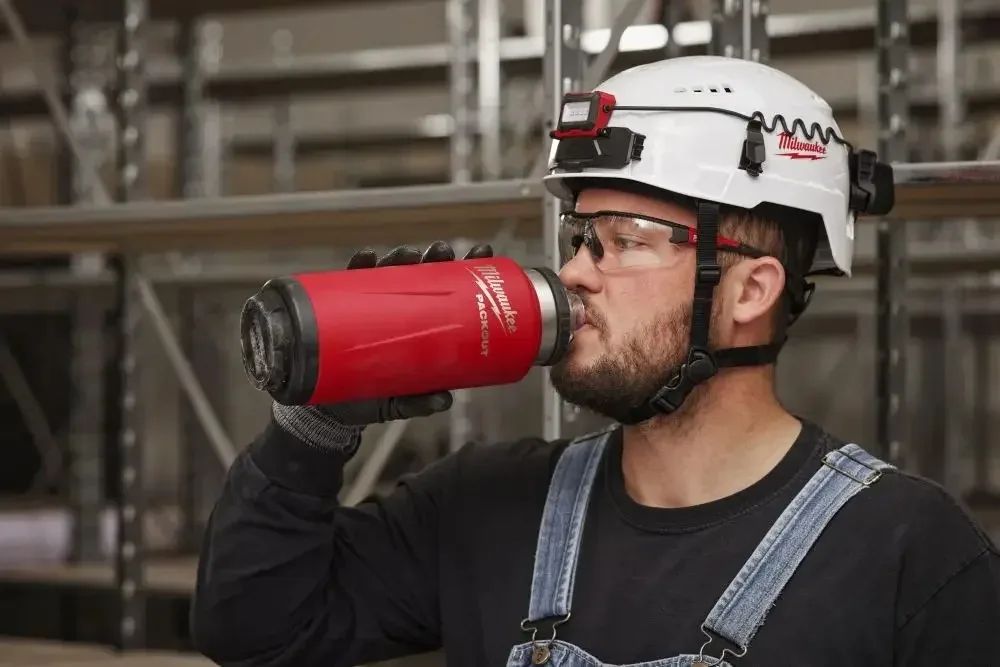 Milwaukee 48-22-8382R ZESTAW ™   Butelka izolowana 18oz z pokrywką Chug MILWAUKEE Akcesoria narzędziowe 48-22-8382