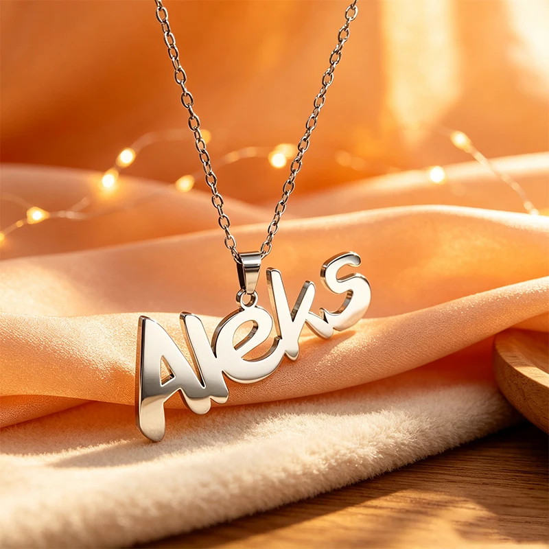 Collier personnalisé pour femme avec pendentif en acier inoxydable, plaque nominative simple, choix de différentes polices d'écriture, bijoux