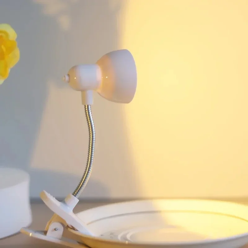 Portable Eye-Friendly Reading Lamp - Warm & Bright Clip-On Light with Long-lasting Battery for Books and Desks image 4