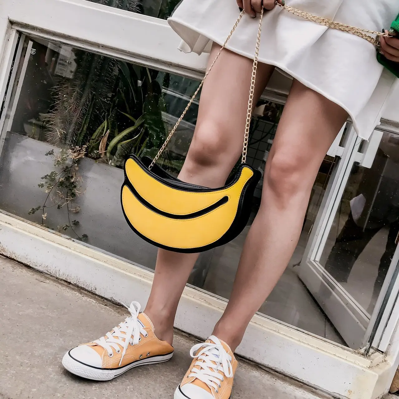 Personalità alla moda interessante borsa a tracolla da donna con catena in pelle PU a forma di Banana borsa a tracolla da donna borsa laterale carina