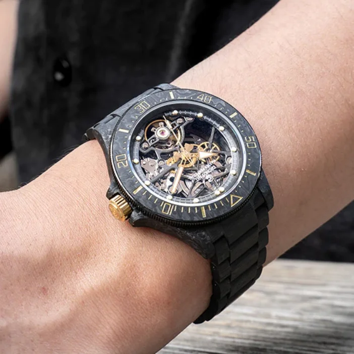 

CRONUSART Мужские автоматические часы 42 мм Механические наручные часы Корпус и ремешок из углеродного волокна Светящийся сапфировый скелетонизированный циферблат