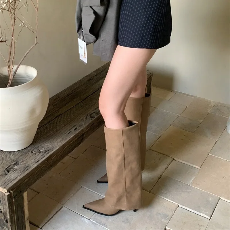 

Женские пикантные сапоги до колена с острым носком, обувь на высоком каблуке, брендовая обувь из искусственной кожи, 2024, роскошный тренд, уютный гладиатор, новинка