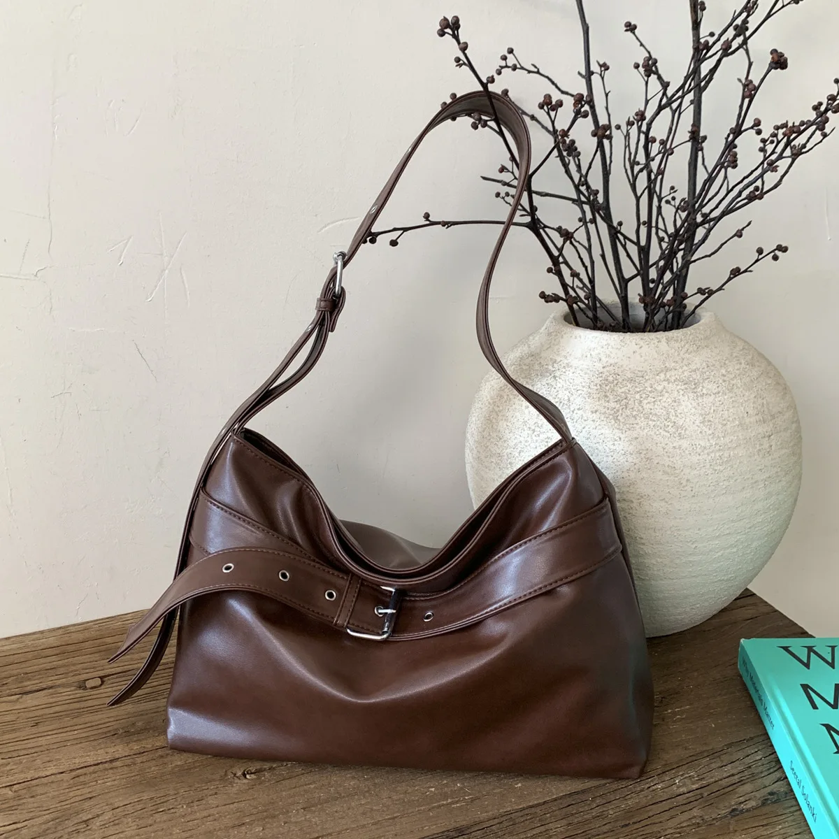 

Luxe Vintage Underarm Tote Bag, Women's Popular Buckle Shoulder Purse, Spacious Commuter Crossbody, Day to Night Sling Bag