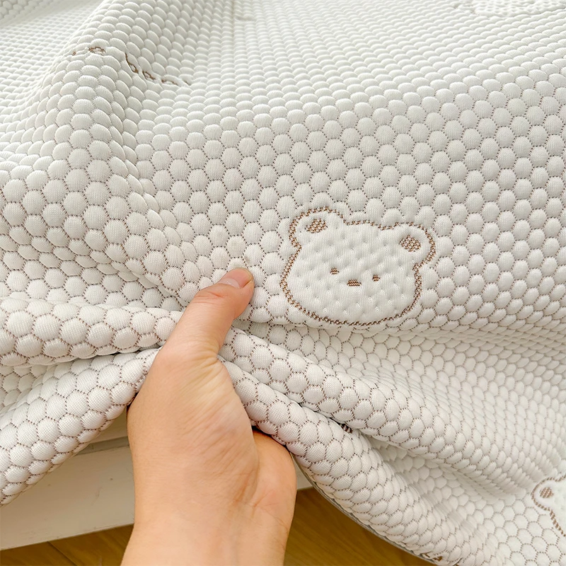 حصيرة وسادة تبريد من اللاتكس الطبيعي للصيف، وسادة حريرية مطبوعة على شكل دب لطيف ورائع، لوح قابل للطي لتكييف الهواء، وسادة ناعمة للمنسوجات المنزلية