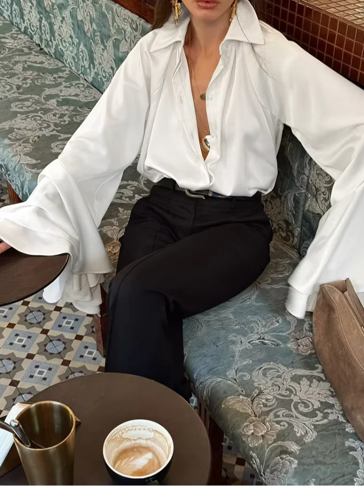

Белая свободная блузка с рюшами и рукавами-колокол, женская повседневная укороченная рубашка с отложным воротником на одной пуговице, весна 2026, для офиса и улицы